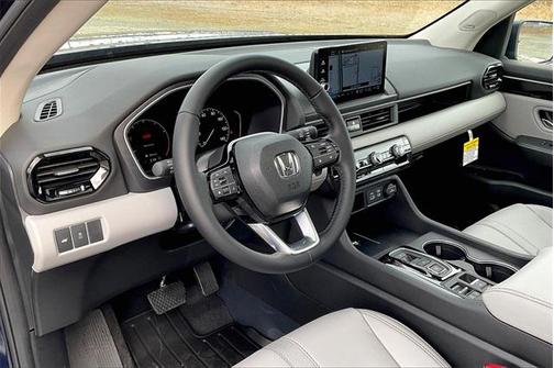 2025 Honda Pilot Touring 8-Passenger
