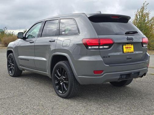 2022 Jeep Grand Cherokee Laredo