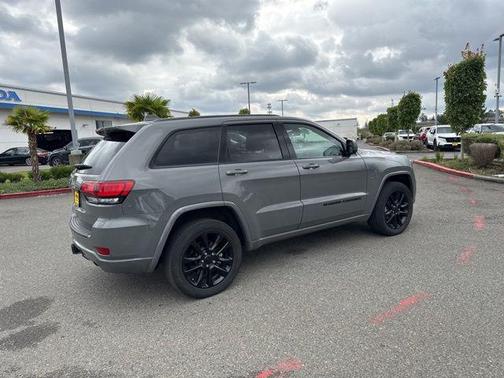 2022 Jeep Grand Cherokee Laredo