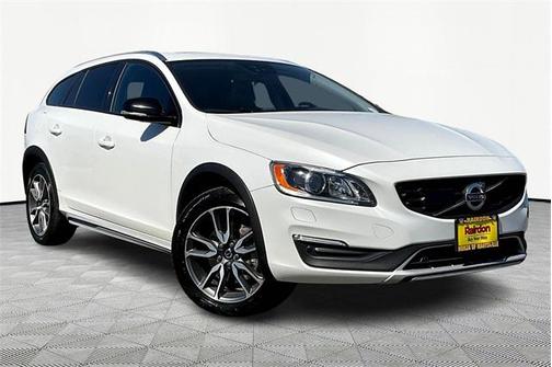 2017 Volvo V60 Cross Country T5 Platinum