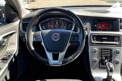 2017 Volvo V60 Cross Country T5 Platinum