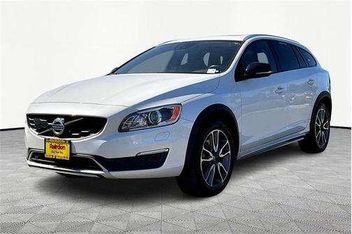2017 Volvo V60 Cross Country T5 Platinum