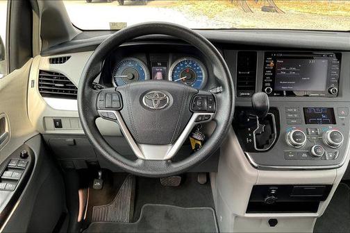 2018 Toyota Sienna LE