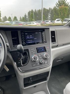 2018 Toyota Sienna LE
