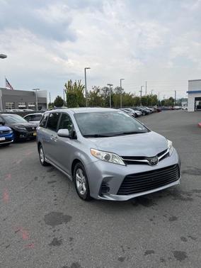 2018 Toyota Sienna LE
