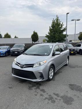2018 Toyota Sienna LE