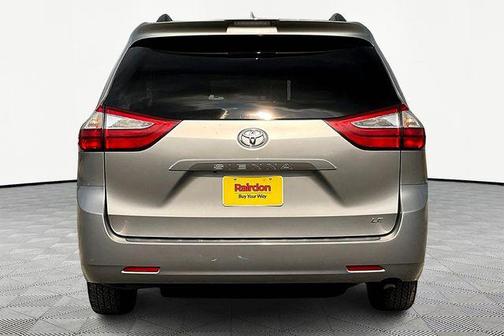 2018 Toyota Sienna LE