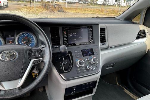 2018 Toyota Sienna LE