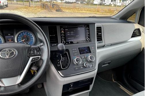 2018 Toyota Sienna LE