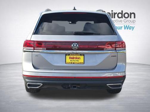 Silver Mist Metallic 2024 Volkswagen Atlas 2.0T SE w/Technology 4MOTION