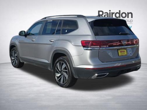 Silver Mist Metallic 2024 Volkswagen Atlas 2.0T SE w/Technology 4MOTION