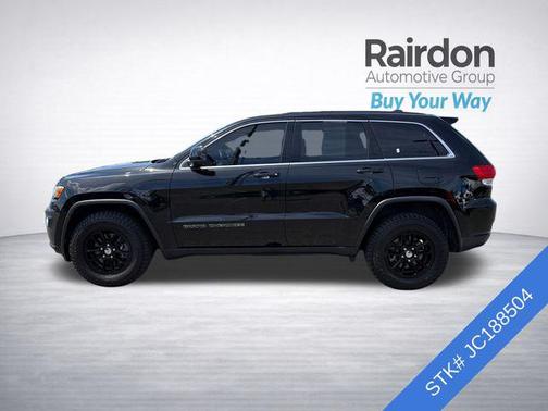 Diamond Black Crystal Pearlcoat 2018 Jeep Grand Cherokee Laredo