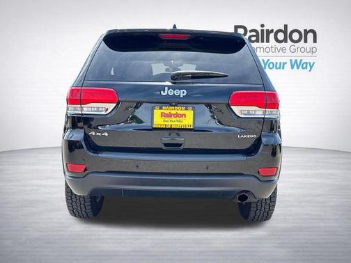 Diamond Black Crystal Pearlcoat 2018 Jeep Grand Cherokee Laredo