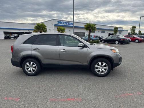 2011 Kia Sorento LX