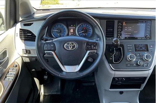 2018 Toyota Sienna XLE