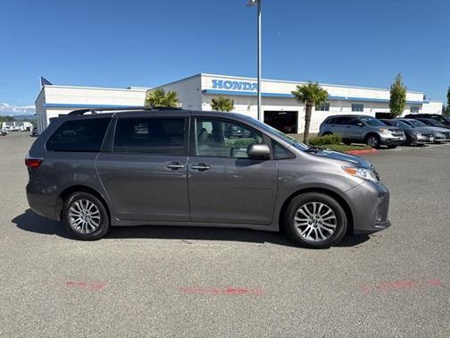 2018 Toyota Sienna XLE