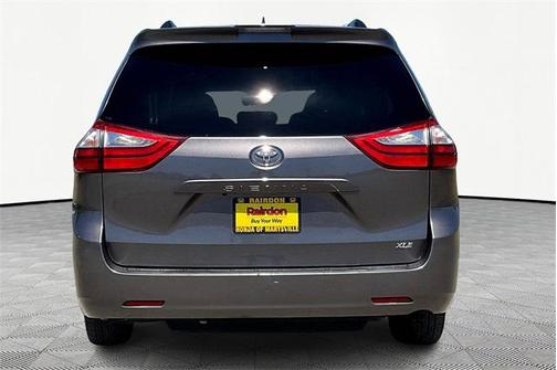 2018 Toyota Sienna XLE