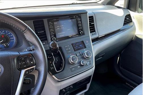 2018 Toyota Sienna XLE