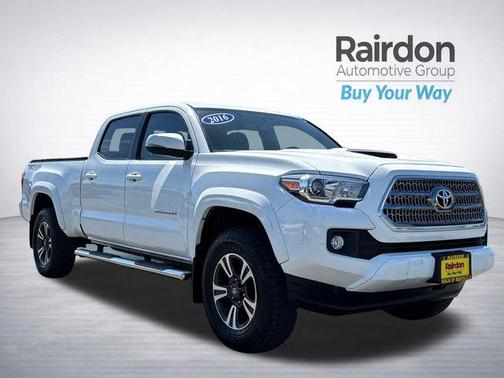 Super White 2016 Toyota Tacoma TRD Sport