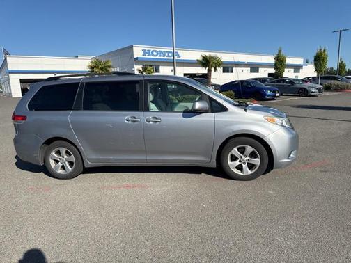 2013 Toyota Sienna LE