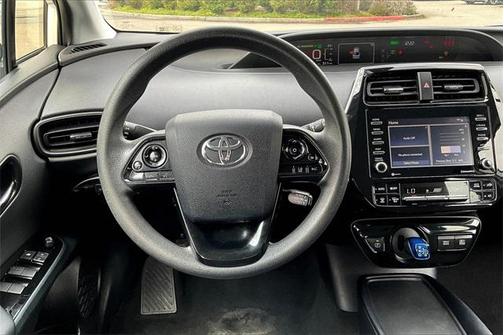 2022 Toyota Prius LE