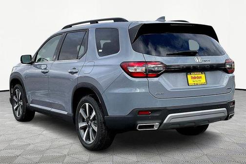 2025 Honda Pilot Touring 8-Passenger