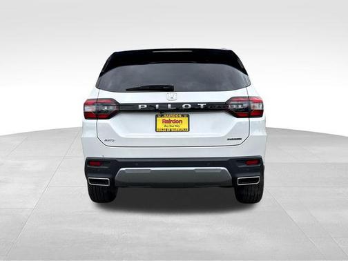 Platinum White Pearl 2026 Honda Pilot Touring 8-Passenger