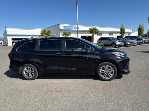 2022 Toyota Sienna Platinum 7 Passenger