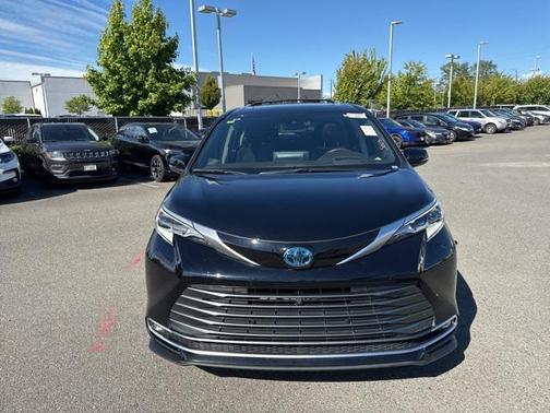 2022 Toyota Sienna Platinum 7 Passenger