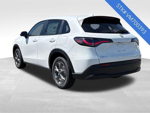 Platinum White Pearl 2027 Honda HR-V LX