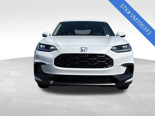 Platinum White Pearl 2027 Honda HR-V LX