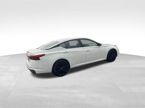 2022 Nissan Altima SR FWD