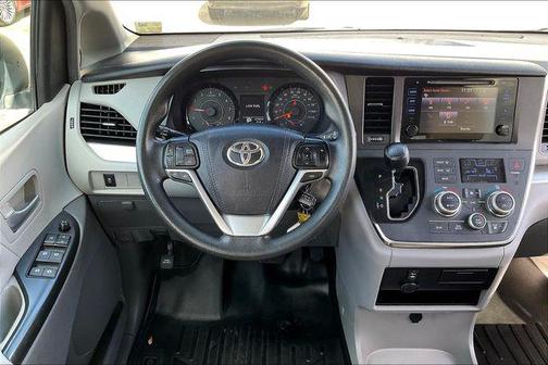 2017 Toyota Sienna LE