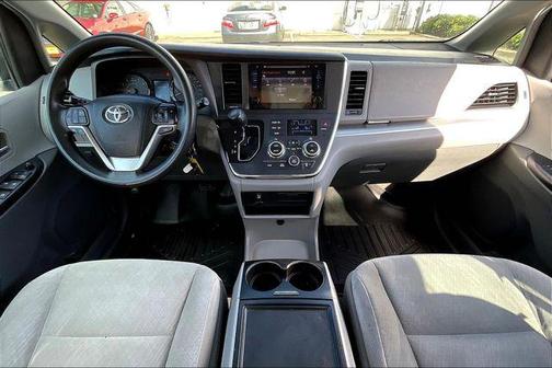2017 Toyota Sienna LE
