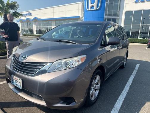 2017 Toyota Sienna LE