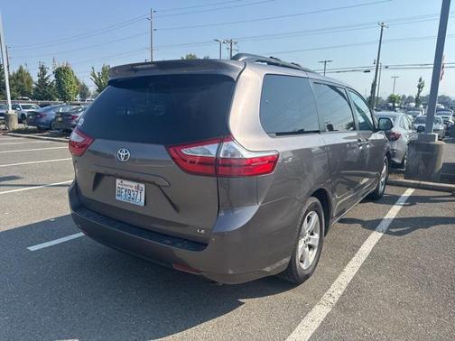 2017 Toyota Sienna LE
