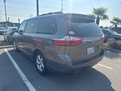 2017 Toyota Sienna LE