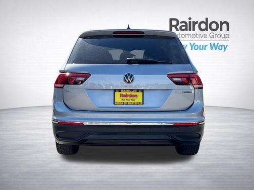 Pyrite Silver Metallic 2022 Volkswagen Tiguan 2.0T SE 4MOTION