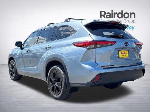 Moon Dust 2022 Toyota Highlander XLE
