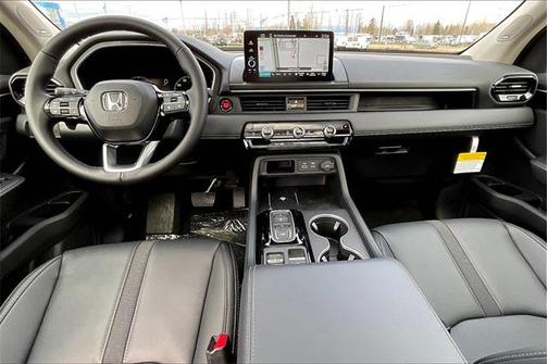 2025 Honda Pilot Touring 8-Passenger