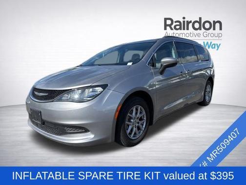 Billet Silver Metallic Clearcoat 2021 Chrysler Voyager LXI
