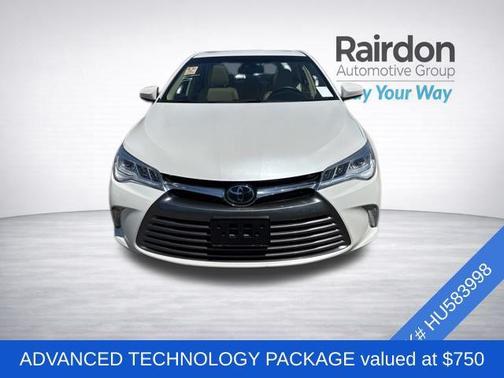 Blizzard Pearl 2017 Toyota Camry XLE