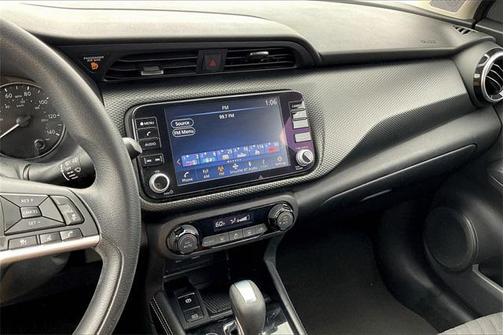 2022 Nissan Kicks SV