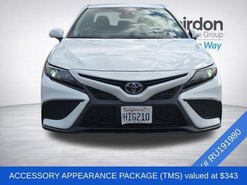 Ice 2024 Toyota Camry SE
