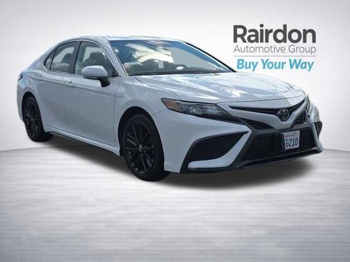 Ice 2024 Toyota Camry SE