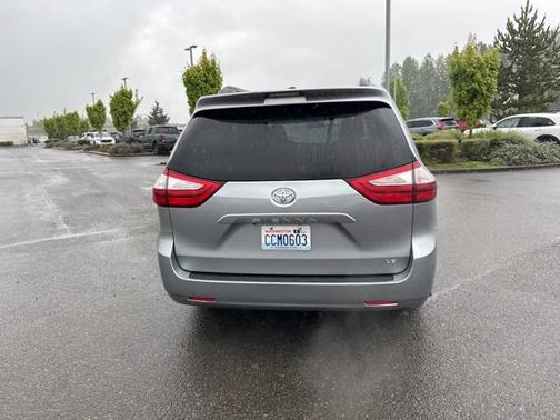 2015 Toyota Sienna LE