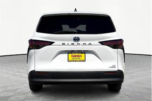 2022 Toyota Sienna LE