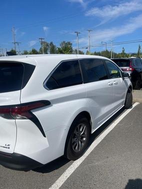 2022 Toyota Sienna LE