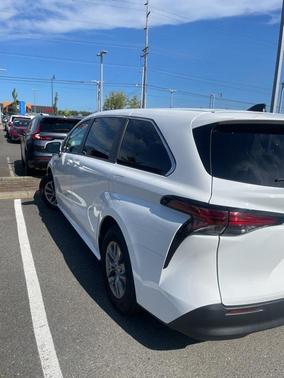 2022 Toyota Sienna LE