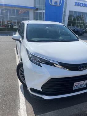 2022 Toyota Sienna LE